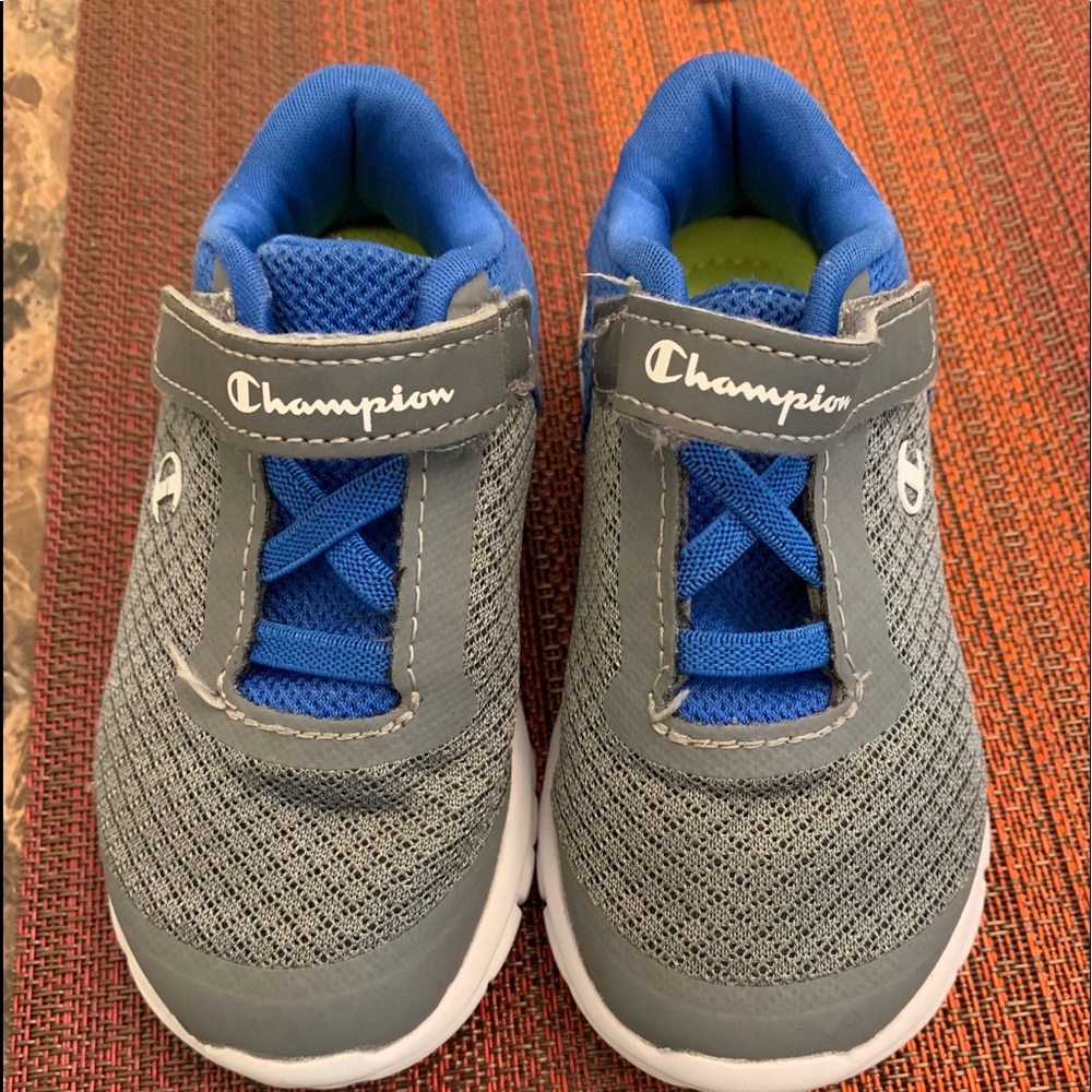 Champion sneakers 💙👽